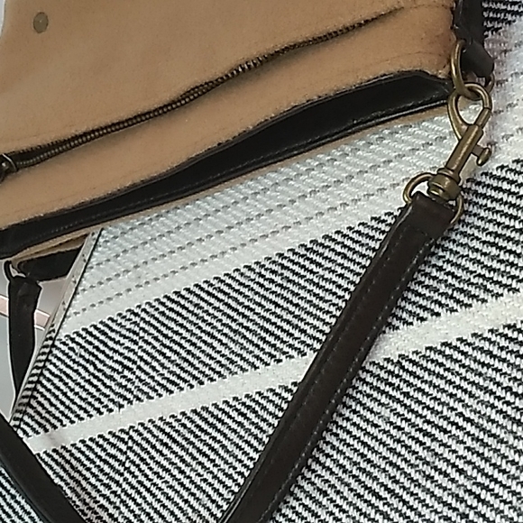 Wool & cashmere Mercedes Benz purse by Anne Bowen in Tan & dark brown leather. - Picture 13 of 13